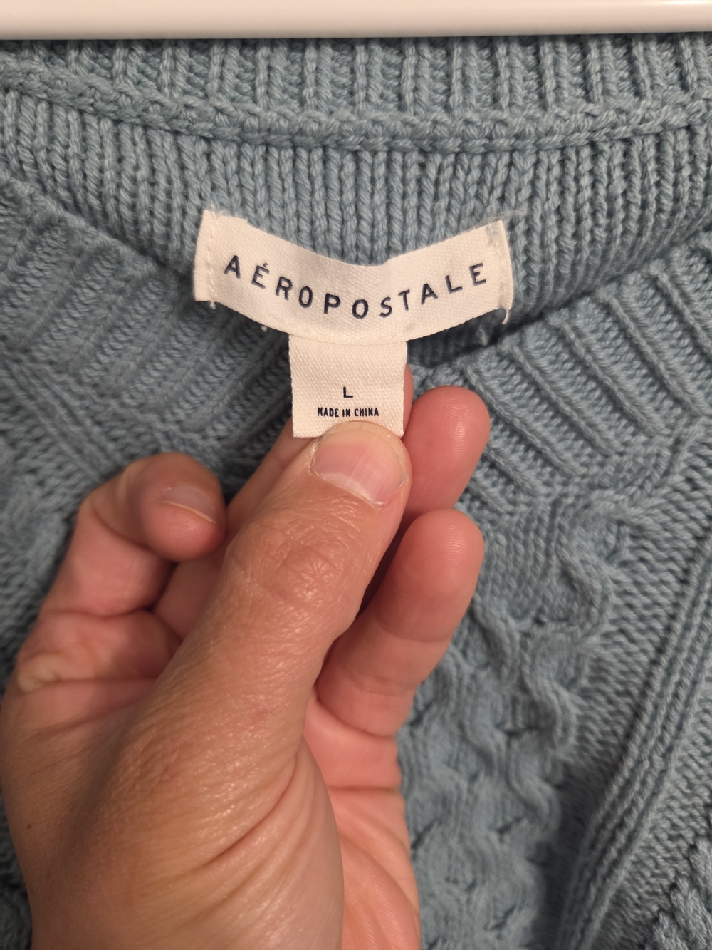 Aeropostale Women's Light Blue Cable Knit V-Neck Cropped Sweater - Picture 4 of 4